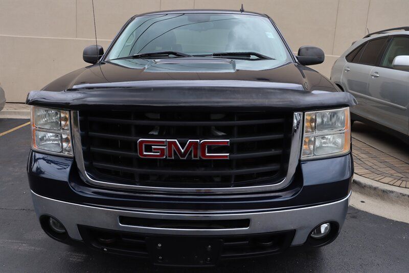Used 2007 GMC Sierra 2500 W/T w/ Work Truck Preferred Package AWD/4WD image 2