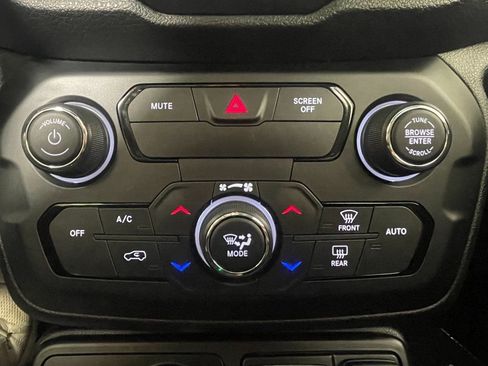 Used 2018 Jeep Renegade Limited w/ UConnect 8.4 Nav Group image 22