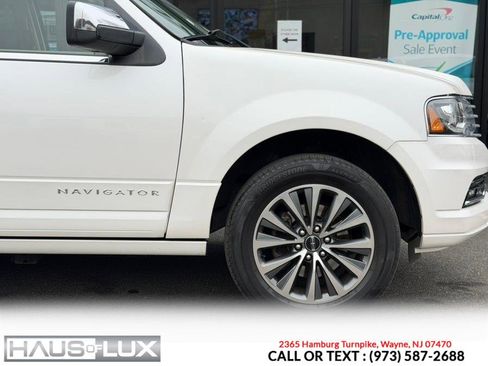 Used 2017 Lincoln Navigator Select image 18