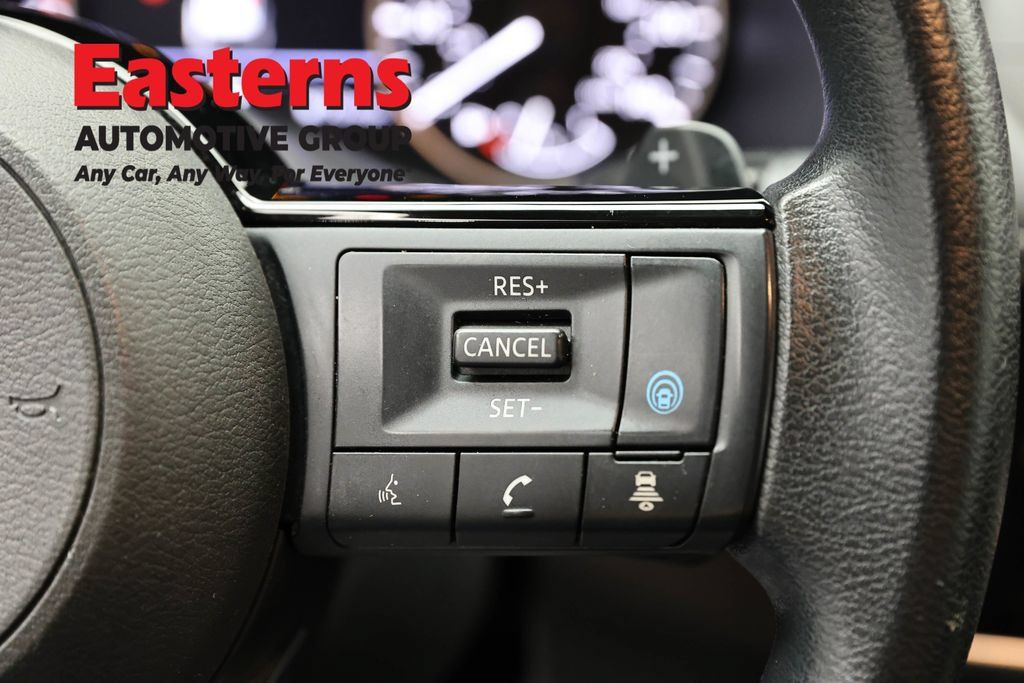 Used 2023 Nissan Rogue SV AWD/4WD image 15