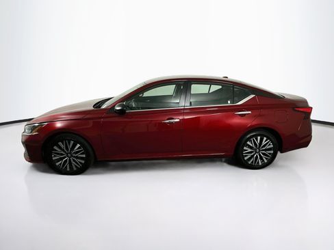 Used 2024 Nissan Altima 2.5 SV FWD image 4