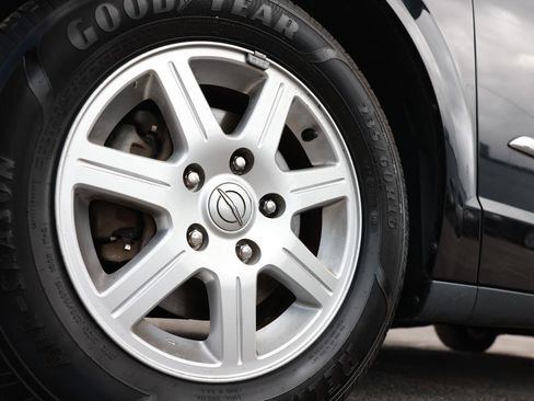 Used 2012 Chrysler Town & Country Touring w/ Entertainment Group #1 FWD image 28