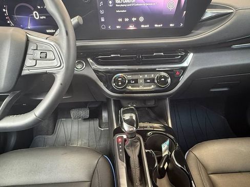 Used 2025 Buick Envista Sport Touring w/ Convenience I Package FWD image 3