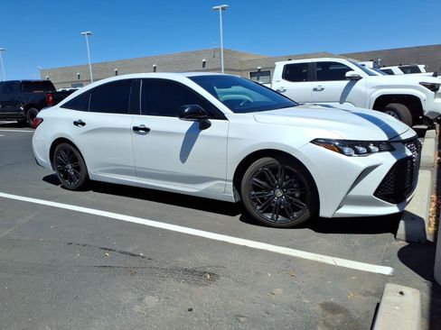 Used 2021 Toyota Avalon XSE w/ Carpet Mat Package (TMS) FWD image 2