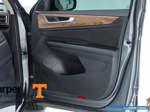 Used 2024 Volkswagen Atlas SE w/ Panoramic Sunroof Package FWD image 32