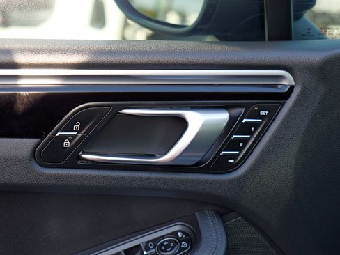 Used 2021 Porsche Macan S image 24