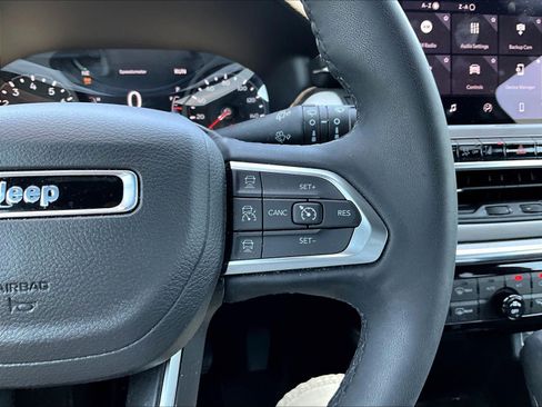 Used 2023 Jeep Compass Limited AWD/4WD image 12