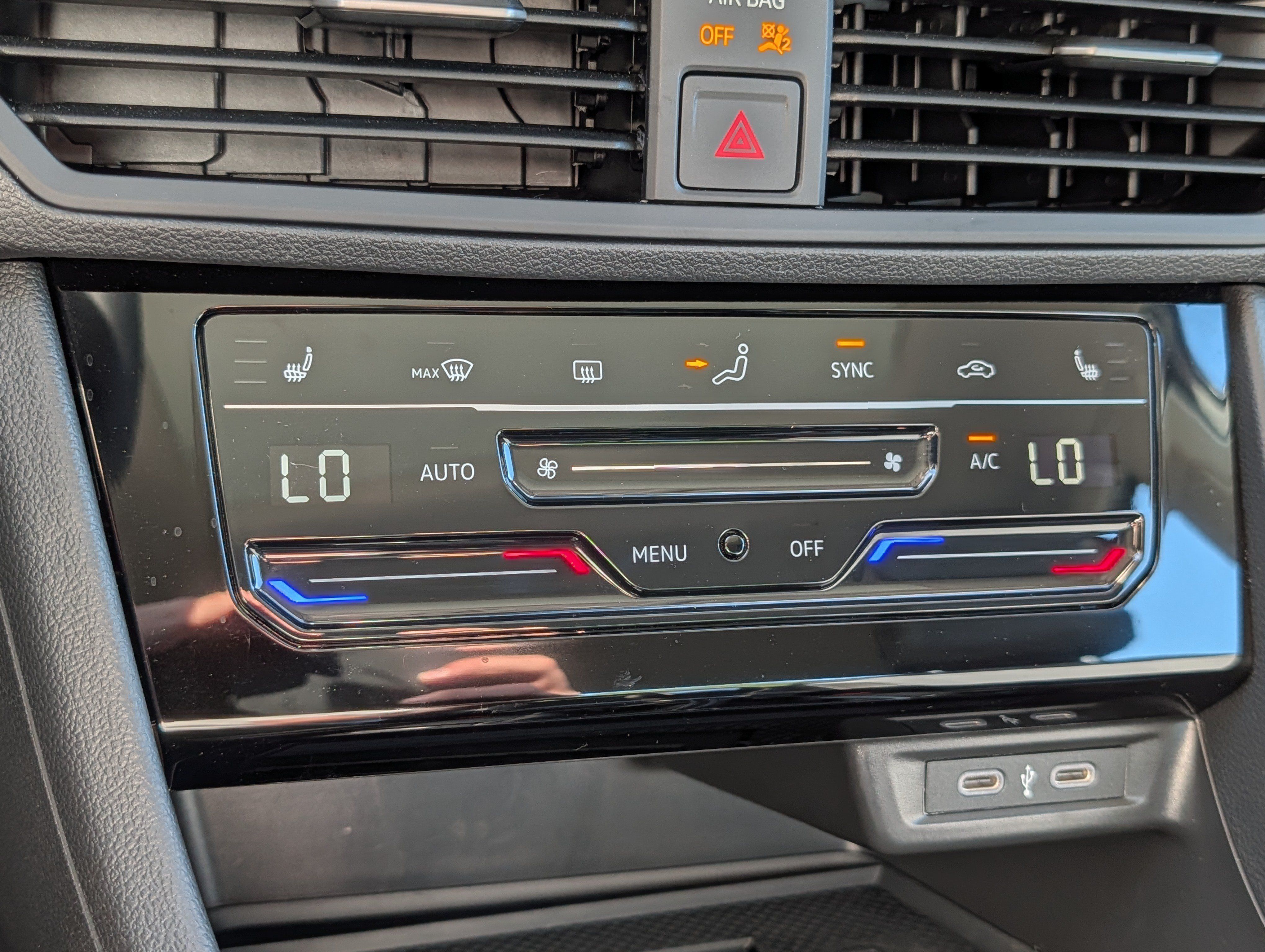 Certified 2025 Volkswagen Jetta SE FWD image 22