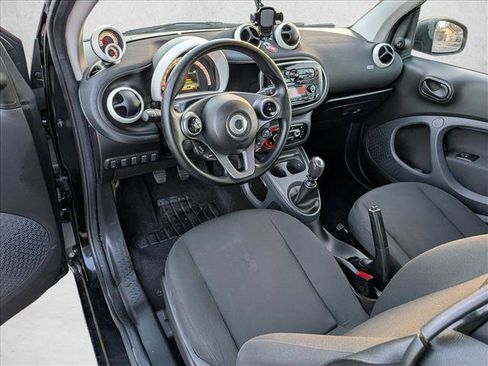 Used 2016 smart fortwo pure image 11