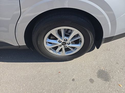 Used 2023 Kia Carnival LX image 25