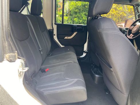 Used 2013 Jeep Wrangler Unlimited Sahara image 16