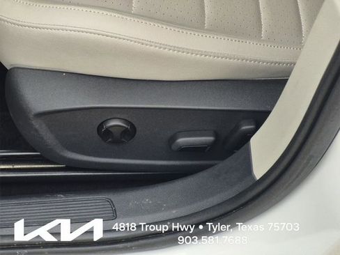 Used 2023 Volkswagen Jetta SE w/ Panoramic Sunroof Package FWD image 19