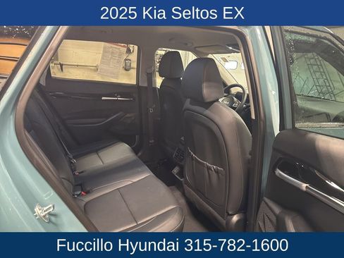 Used 2025 Kia Seltos EX image 24