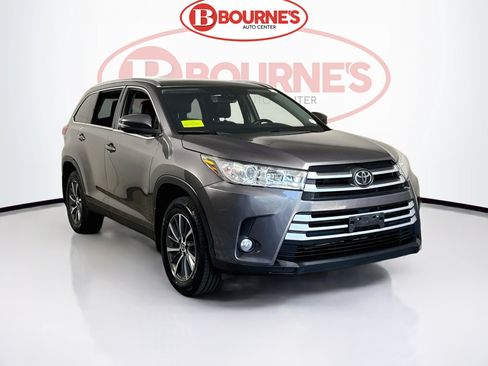 Used 2019 Toyota Highlander XLE w/ Carpet Mat Package (TMS) AWD/4WD image 1