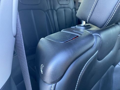 Used 2023 Jeep Grand Cherokee L Limited w/ Black Appearance Package image 14