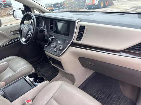 Used 2017 Toyota Sienna XLE w/ XLE Navigation Package image 19