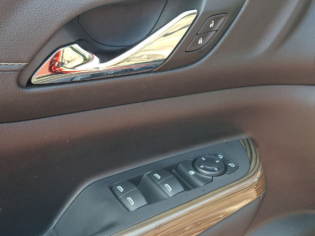 Used 2023 GMC Acadia SLE w/ Driver Convenience Package FWD image 28