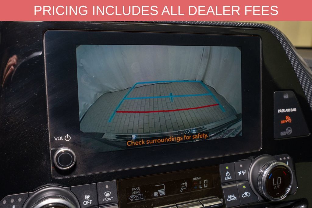 Used 2023 Toyota Highlander XSE AWD/4WD image 16