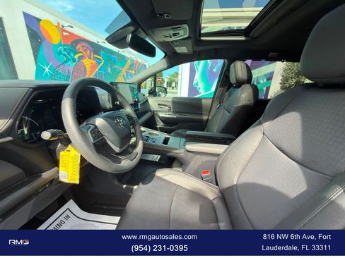 Used 2024 Toyota Sienna XLE Woodland Edition AWD/4WD image 19
