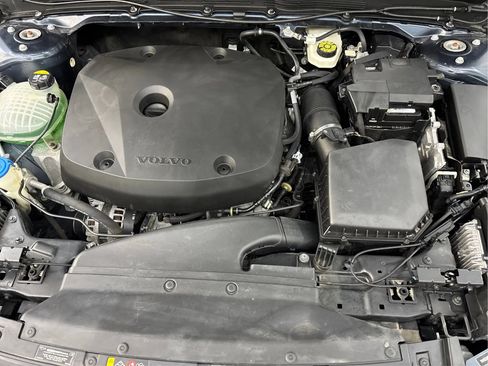 Used 2022 Volvo XC40 T5 R-Design w/ Advanced Package AWD/4WD image 29