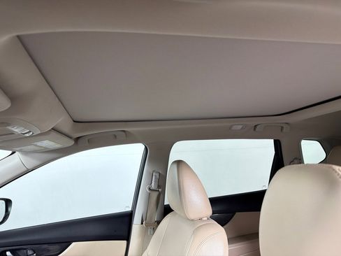 Used 2015 Nissan Rogue SL w/ SL Premium Package image 14