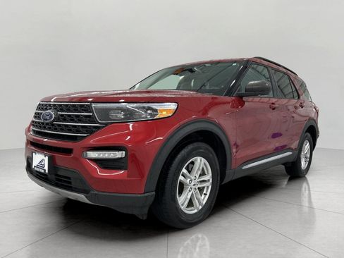 Used 2024 Ford Explorer XLT w/ Equipment Group 202A AWD/4WD image 13