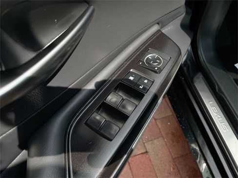 Used 2019 Lexus ES 300h w/ Premium Package image 11