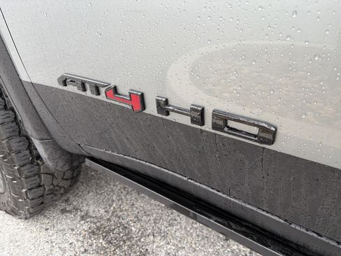 Used 2024 GMC Sierra 2500 AT4 w/ AT4 Premium Plus Package image 11