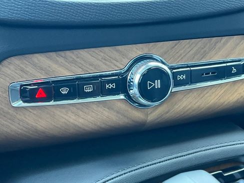 Used 2025 Volvo XC90 B6 Plus image 26