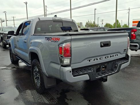 Used 2021 Toyota Tacoma TRD Sport w/ TRD Premium Sport Package AWD/4WD image 4