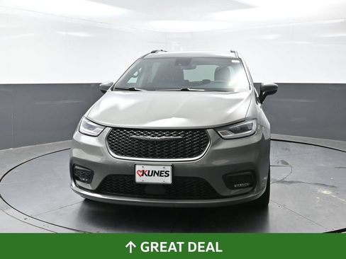 Used 2023 Chrysler Pacifica Touring-L w/ Uconnect Theater Family Group AWD/4WD image 8