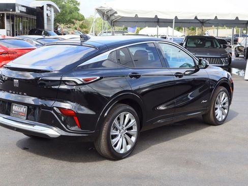 Certified 2025 Buick Envista Avenir FWD image 9