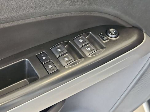 Used 2022 Chevrolet Colorado LT w/ LT Convenience Package AWD/4WD image 11