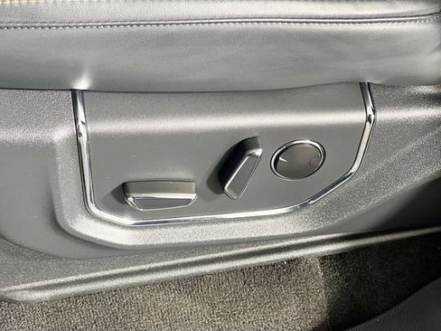 Used 2023 Ford Expedition Platinum image 12