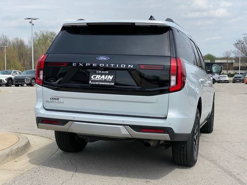 Used 2025 Ford Expedition Platinum AWD/4WD image 8