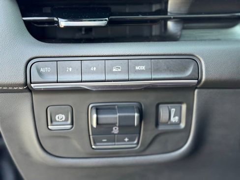 Used 2024 Cadillac Escalade Premium Luxury AWD/4WD image 21