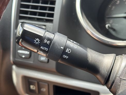 Used 2018 Toyota Sequoia Platinum AWD/4WD image 17