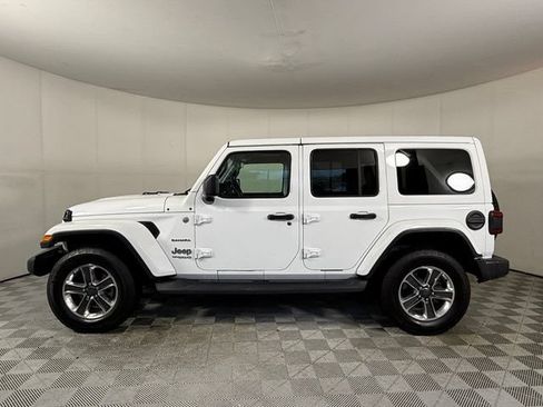Used 2019 Jeep Wrangler Unlimited Sahara AWD/4WD image 3