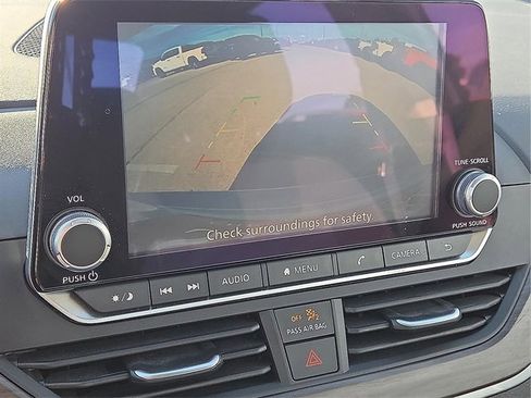 Used 2025 Nissan Altima 2.5 SV image 18