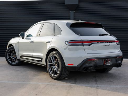 Certified 2022 Porsche Macan S image 3