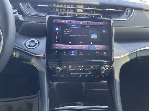 Used 2023 Jeep Grand Cherokee L Limited w/ Black Appearance Package image 25