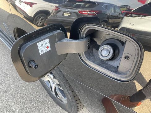 Used 2023 Ford Expedition Limited image 65