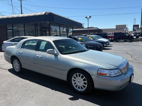 Used 2007 Lincoln Town Car Signature RWD image 10