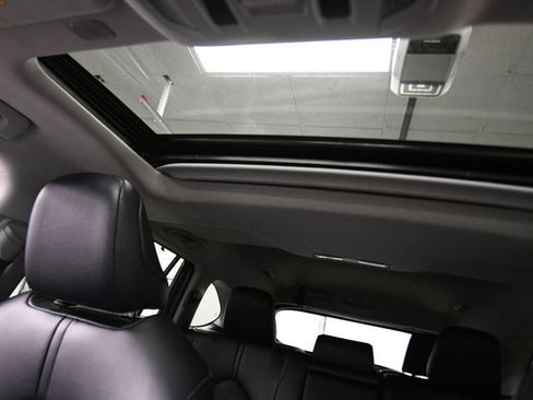 Used 2023 Toyota Highlander XLE AWD/4WD image 27