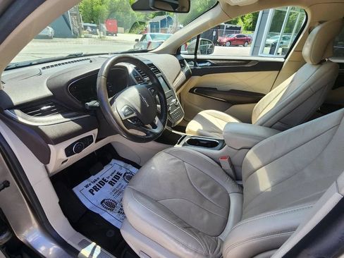 Used 2017 Lincoln MKC Reserve w/ Lincoln MKC Climate Package AWD/4WD image 9