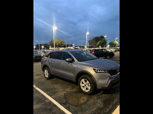Used 2023 Kia Sorento LX AWD/4WD image 2