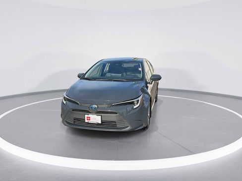 Used 2023 Toyota Corolla LE w/ LE Premium Package image 3
