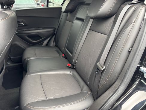 Used 2019 Chevrolet Trax LT w/ LT Convenience Package AWD/4WD image 16