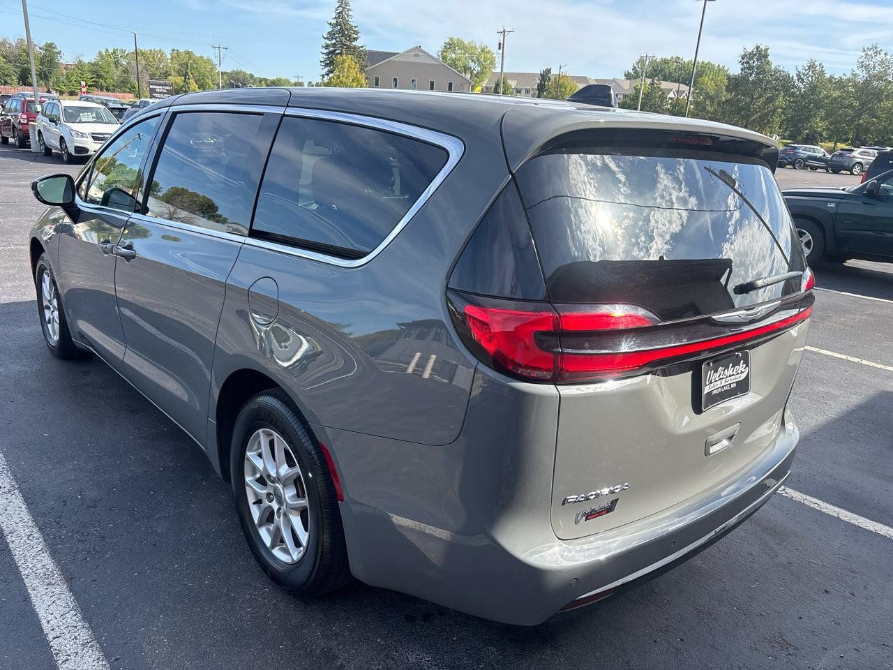 Used 2025 Chrysler Pacifica Select FWD image 5