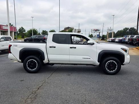 Used 2024 Toyota Tacoma TRD Off-Road AWD/4WD image 14